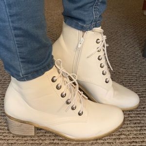 White Thunder Boot